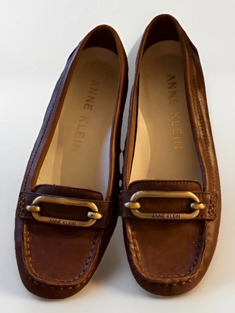Stunning Anne Klein Noris Brown leather moccasins With Bronze Buckle, Sz 7!
